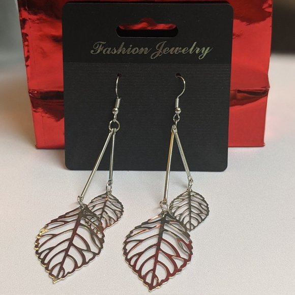 Royal Deluxe Designer Jewelry - SILVER HOOK DESIGNER LEAF EARRINGS women's OS